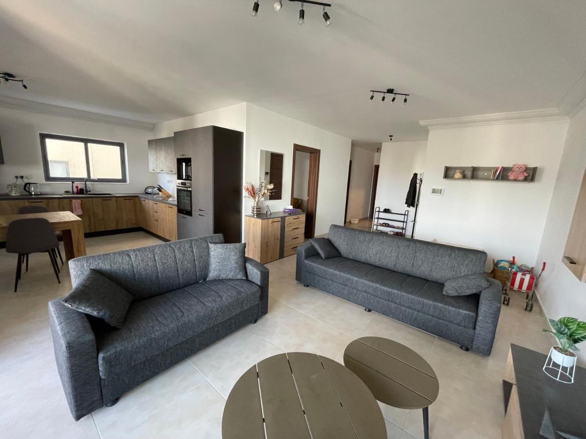 Blue Skies Family Apartment With Terrace خليج سانت بول المظهر الخارجي الصورة