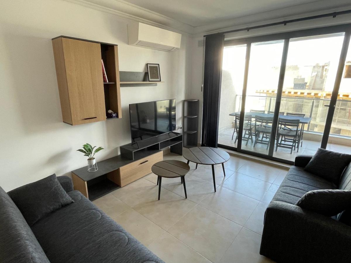 Blue Skies Family Apartment With Terrace خليج سانت بول المظهر الخارجي الصورة